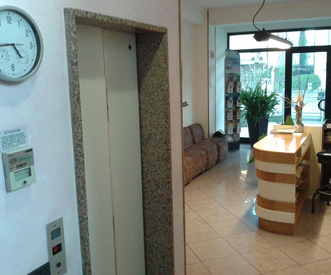 Residence Monaco Appartamenti Rimini Exterior foto
